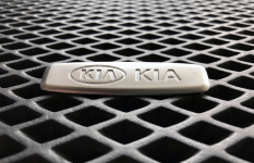 Металлический шильдик KIA