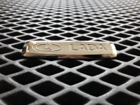 Металлический шильдик Lada