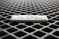 Металлический шильдик Opel