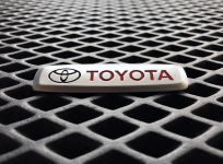 Металлический шильдик Toyota